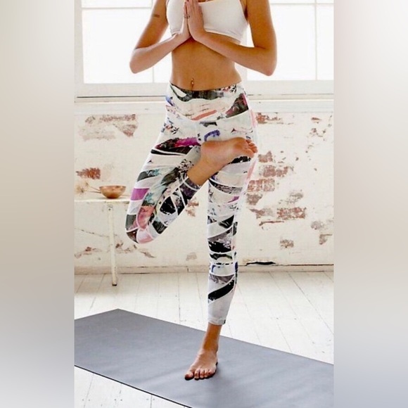 Lululemon High Times Pant *Full-On Luon - Picture 6 of 8